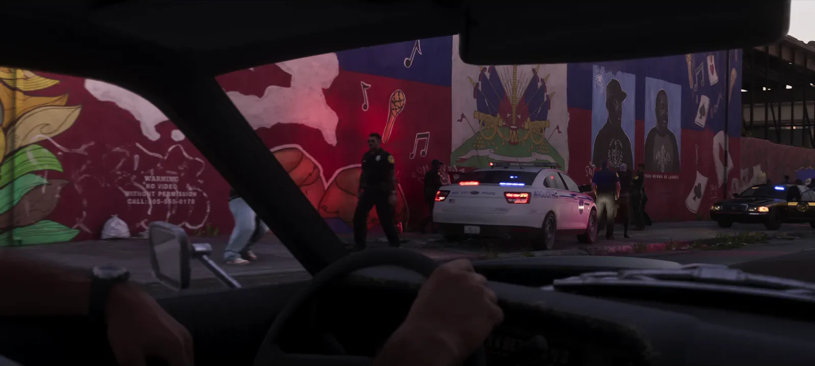 Police and NPCs — official trailer screenshot